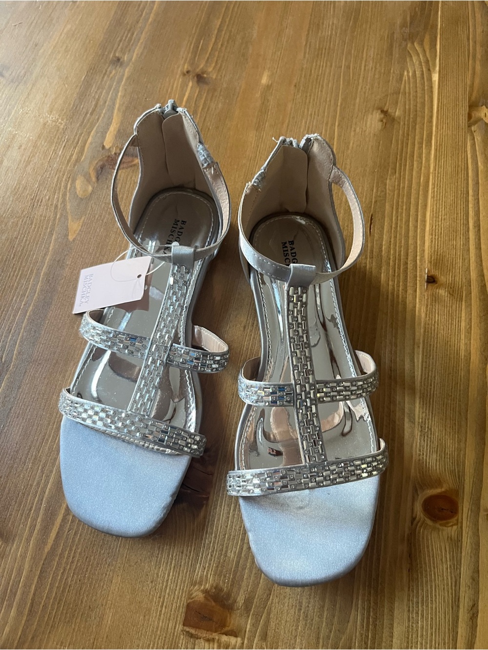 NWT Badgley Mischka Silver T-Strap Embellished Satin Sandals